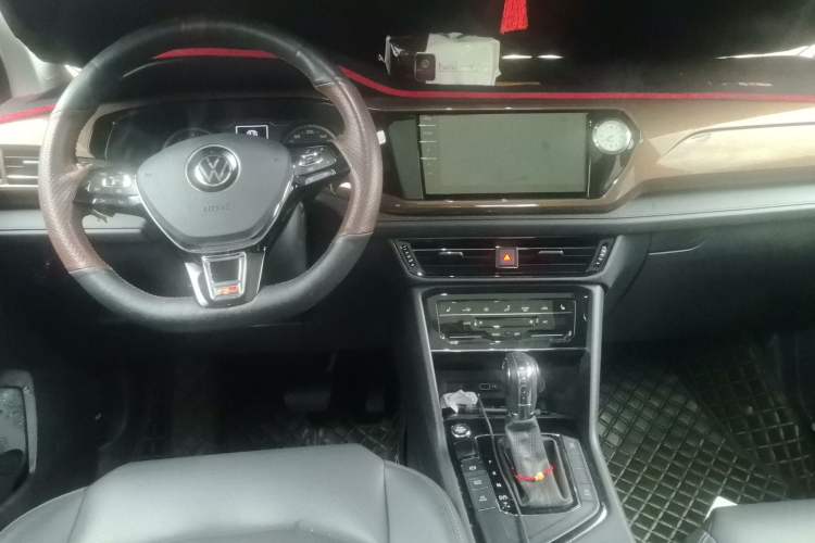 Used Volkswagen Tharu 2021 330TSI All-Wheel Drive Luxury PLUS Version Center Console