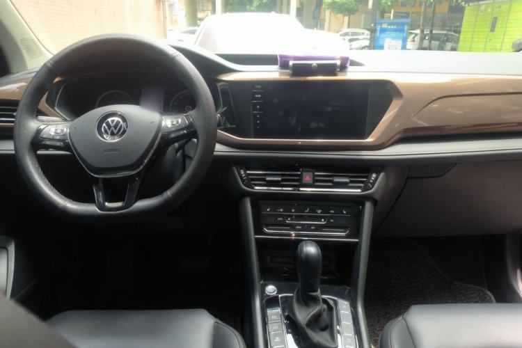 Used Volkswagen Tharu 2021 280TSI Two-Wheel-Drive Luxury Plus Edition Center Console