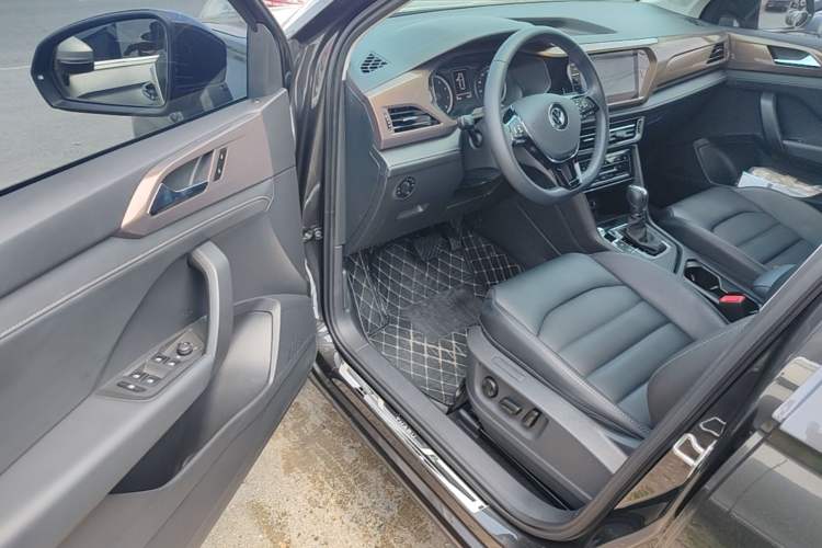 Used Volkswagen Tharu 2021 280TSI Two-Wheel-Drive Luxury Plus Edition Driver Seat