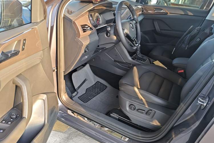 Used Volkswagen Tharu 2021 280TSI Two-Wheel-Drive Luxury Plus Edition Driver Seat