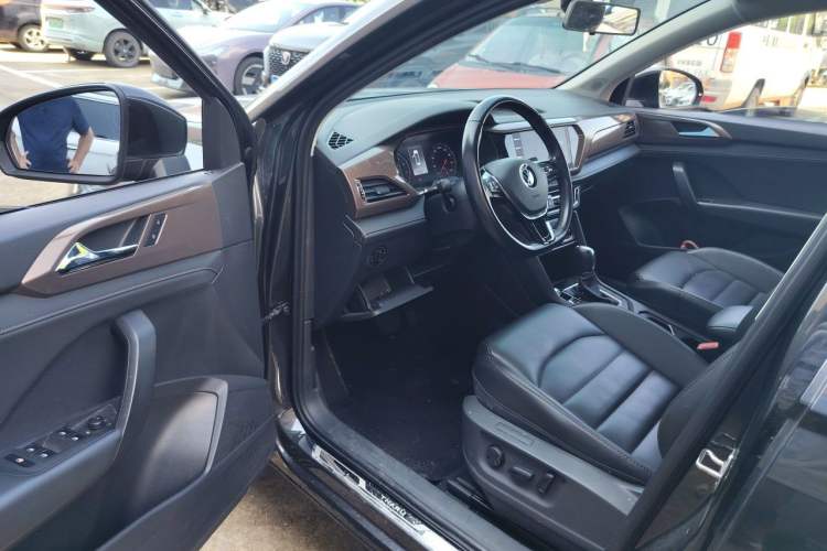 Used Volkswagen Tharu 2021 280TSI Two-Wheel-Drive Luxury Plus Edition Driver Seat