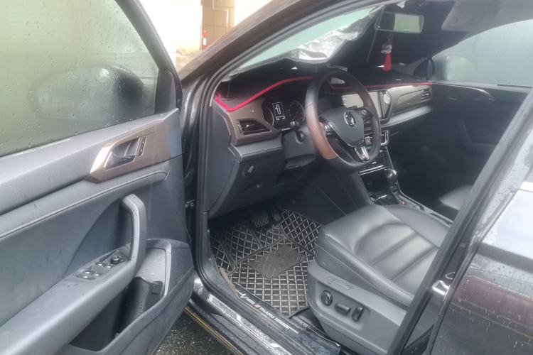 Used Volkswagen Tharu 2021 330TSI All-Wheel Drive Luxury PLUS Version Driver Seat
