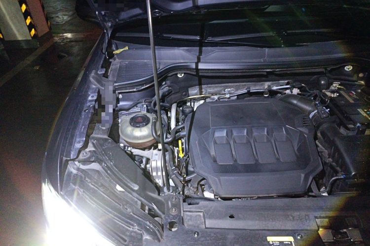 Used Volkswagen Tharu 2021 330TSI All-Wheel Drive Luxury PLUS Version Engine Bay Right