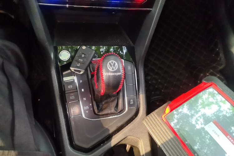 Used Volkswagen Tharu 2021 330TSI All-Wheel Drive Luxury PLUS Version Gear Lever