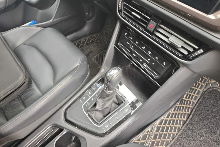 Used Volkswagen Tharu 2021 280TSI Two-Wheel-Drive Luxury Plus Edition Gear Lever