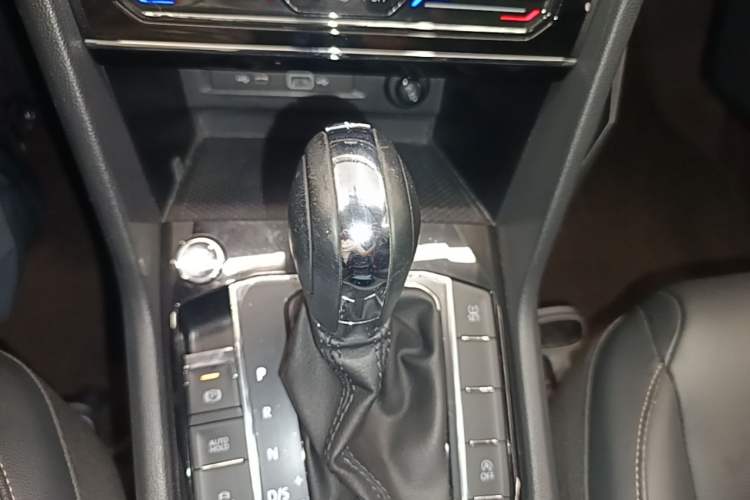 Used Volkswagen Tharu 2021 280TSI Two-Wheel-Drive Luxury Edition Gear Lever
