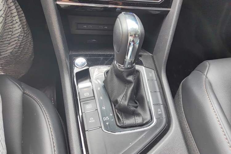 Used Volkswagen Tharu 2021 280TSI Two-Wheel-Drive Luxury Plus Edition Gear Lever