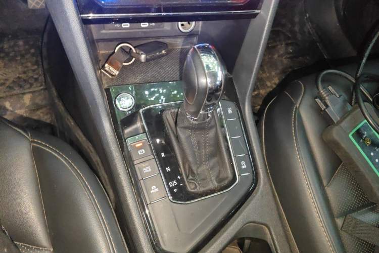 Used Volkswagen Tharu 2021 280TSI Two-Wheel-Drive Luxury Plus Edition Gear Lever