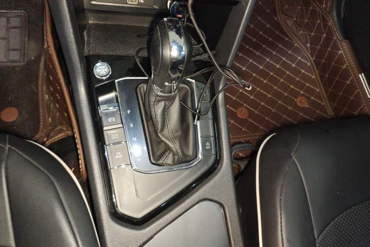 Used Volkswagen Tharu 2021 280TSI Two-Wheel-Drive Luxury Plus Edition Gear Lever