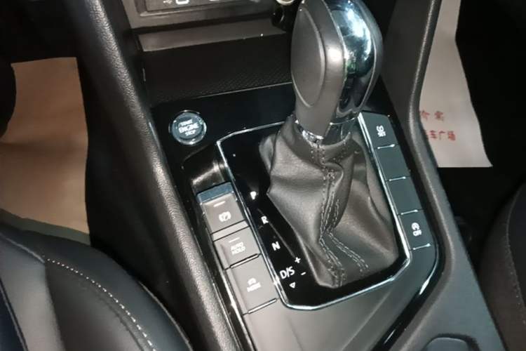 Used Volkswagen Tharu 2021 280TSI Two-Wheel-Drive Luxury Plus Edition Gear Lever