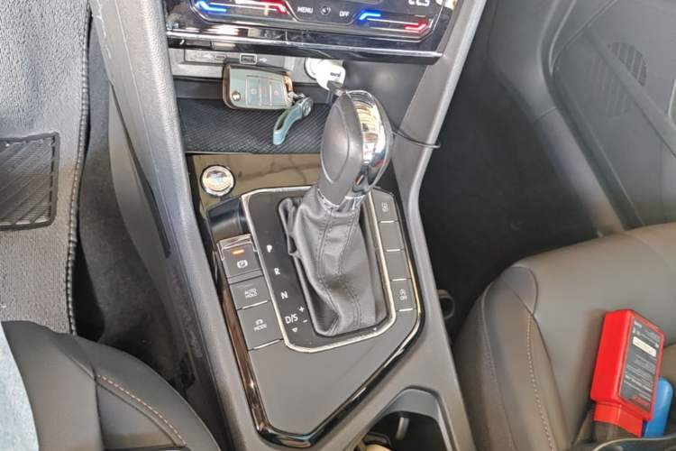 Used Volkswagen Tharu 2021 280TSI Two-Wheel-Drive Luxury Plus Edition Gear Lever