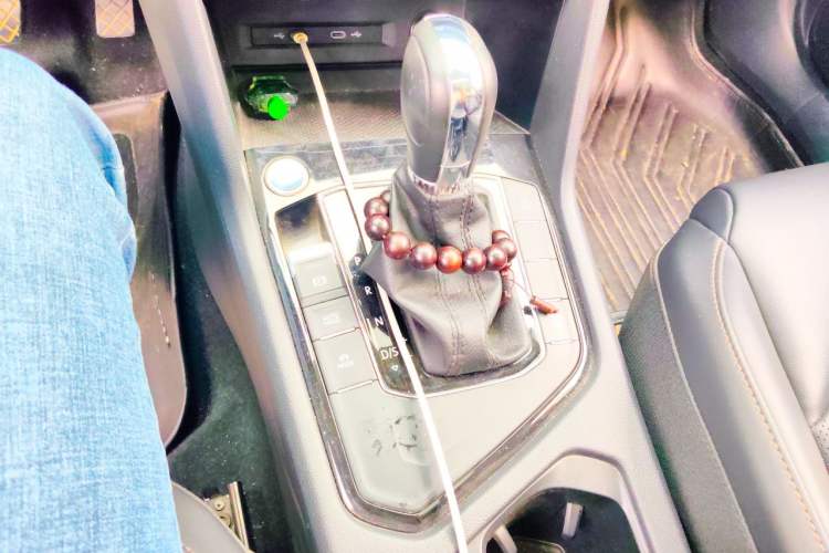 Used Volkswagen Tharu 2021 280TSI Two-Wheel-Drive Luxury Plus Edition Gear Lever