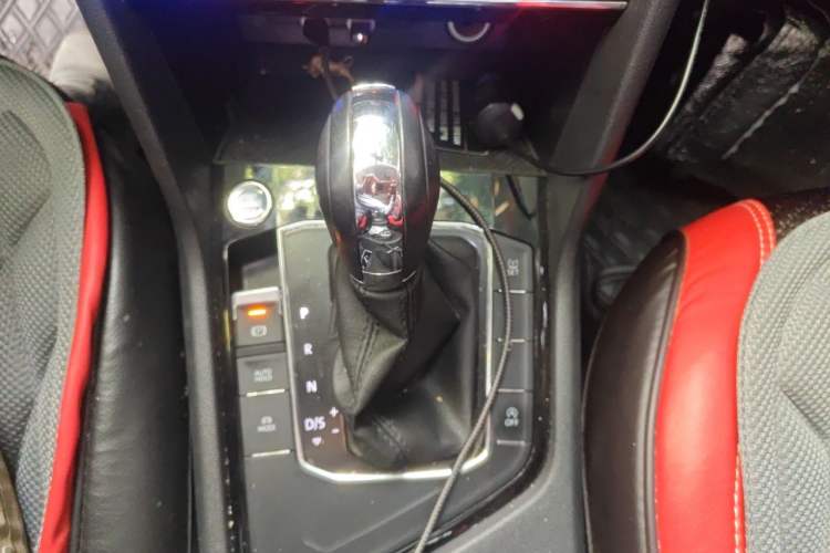 Used Volkswagen Tharu 2021 280TSI Two-Wheel-Drive Luxury Plus Edition Gear Lever
