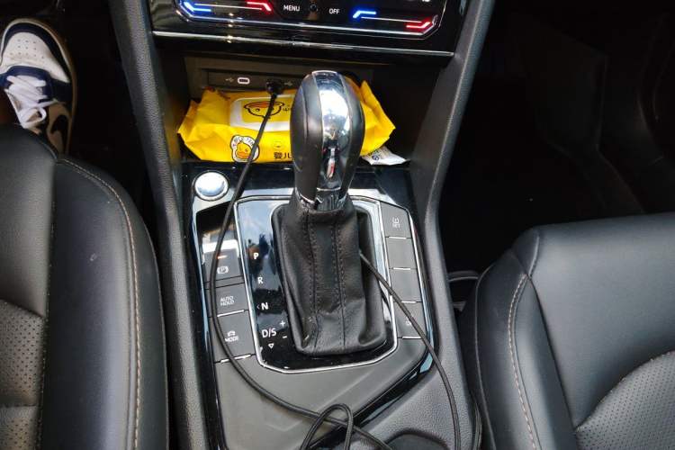 Used Volkswagen Tharu 2021 280TSI Two-Wheel-Drive Luxury Plus Edition Gear Lever