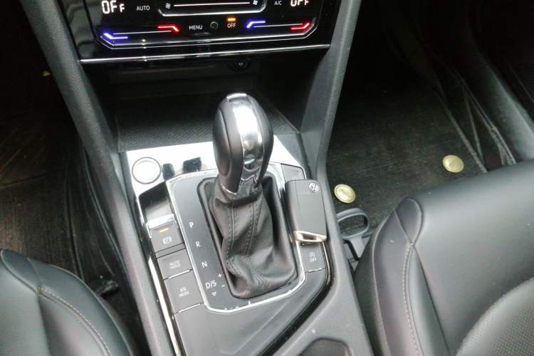 Used Volkswagen Tharu 2021 280TSI Two-Wheel-Drive Luxury Plus Edition Gear Lever