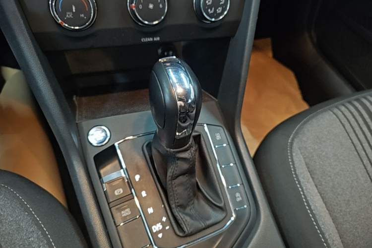 Used Volkswagen Tharu 2021 280TSI Two-Wheel Drive Trend Edition Gear Lever