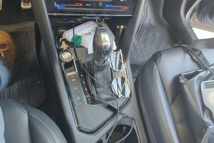 Used Volkswagen Tharu 2021 280TSI Two-Wheel-Drive Luxury Plus Edition Gear Lever