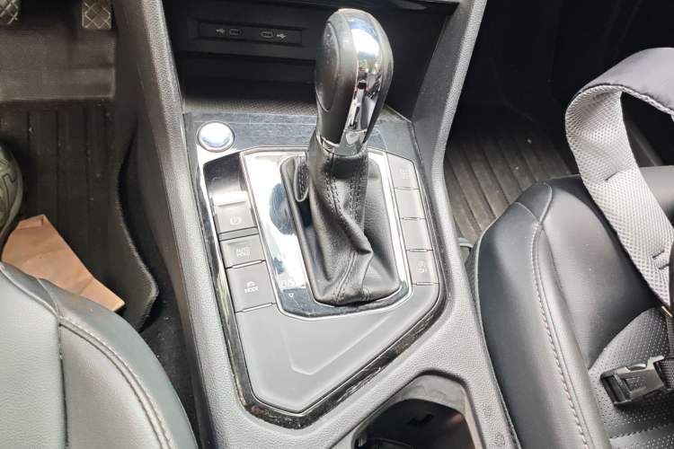 Used Volkswagen Tharu 2021 330TSI All-Wheel Drive Luxury PLUS Version Gear Lever