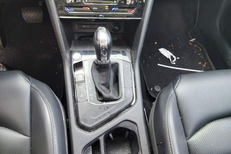 Used Volkswagen Tharu 2021 280TSI Two-Wheel-Drive Luxury Plus Edition Gear Lever
