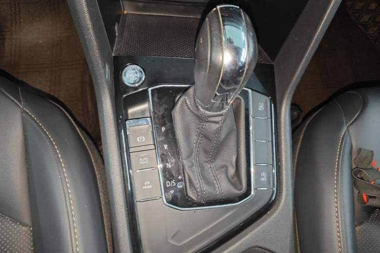 Used Volkswagen Tharu 2021 280TSI Two-Wheel-Drive Luxury Plus Edition Gear Lever
