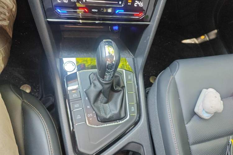 Used Volkswagen Tharu 2021 280TSI Two-Wheel-Drive Luxury Plus Edition Gear Lever