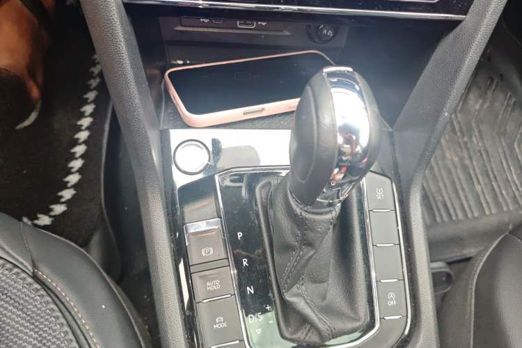 Used Volkswagen Tharu 2021 280TSI Two-Wheel-Drive Luxury Plus Edition Gear Lever
