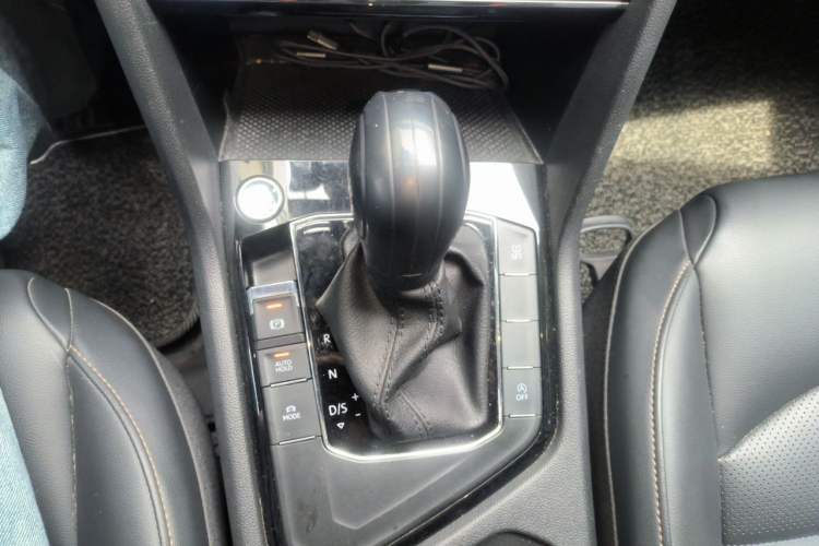 Used Volkswagen Tharu 2021 280TSI Two-Wheel-Drive Luxury Plus Edition Gear Lever