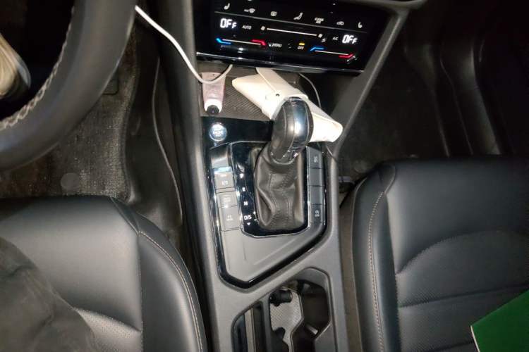 Used Volkswagen Tharu 2021 280TSI Two-Wheel-Drive Luxury Plus Edition Gear Lever