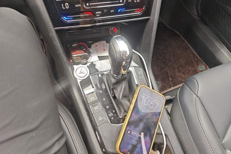 Used Volkswagen Tharu 2021 280TSI Two-Wheel-Drive Luxury Plus Edition Gear Lever