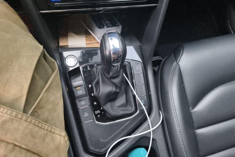 Used Volkswagen Tharu 2021 280TSI Two-Wheel-Drive Luxury Plus Edition Gear Lever