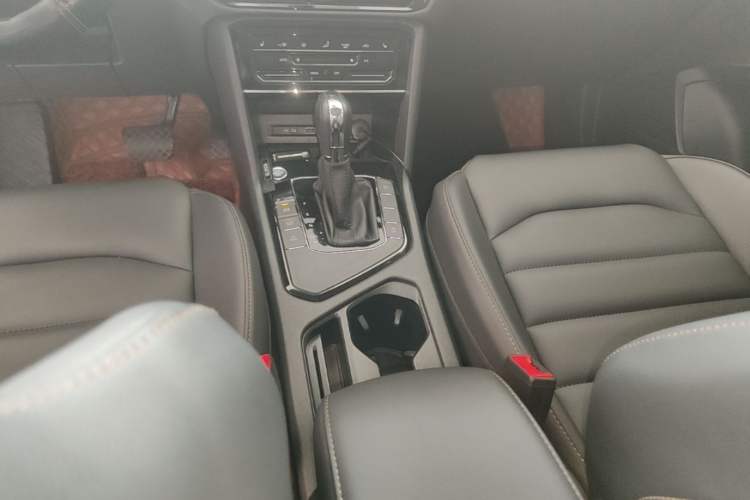 Used Volkswagen Tharu 2021 280TSI Two-Wheel-Drive Luxury Edition Gear Lever