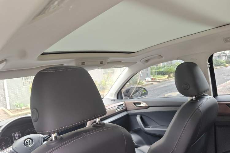 Used Volkswagen Tharu 2021 280TSI Two-Wheel-Drive Luxury Plus Edition Headliner