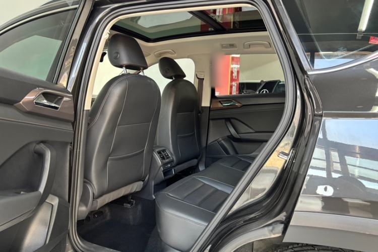 Used Volkswagen Tharu 2021 280TSI Two-Wheel-Drive Luxury Plus Edition Headliner