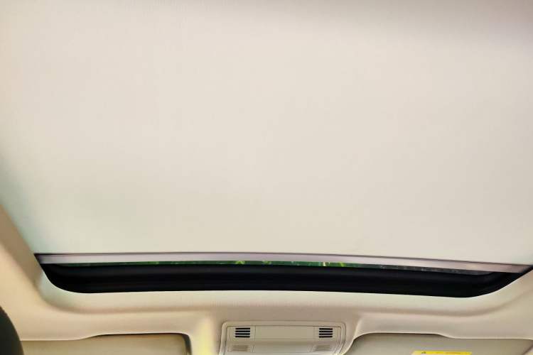 Used Volkswagen Tharu 2021 280TSI Two-Wheel-Drive Luxury Plus Edition Headliner