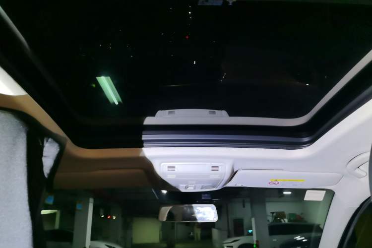 Used Volkswagen Tharu 2021 280TSI Two-Wheel-Drive Luxury Plus Edition Headliner