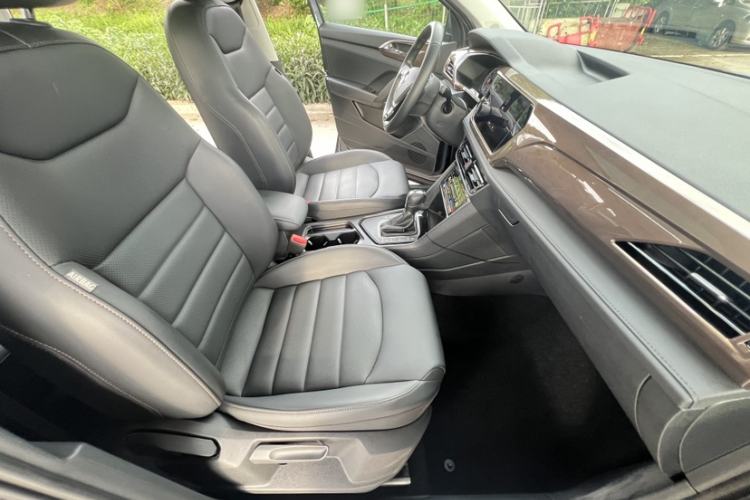Used Volkswagen Tharu 2021 280TSI Two-Wheel-Drive Luxury Plus Edition Interior 5