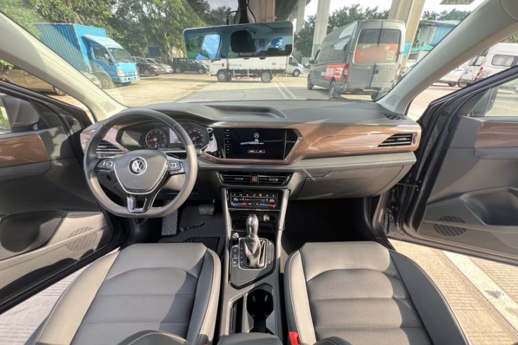 Used Volkswagen Tharu 2021 280TSI Two-Wheel-Drive Luxury Plus Edition Interior 6