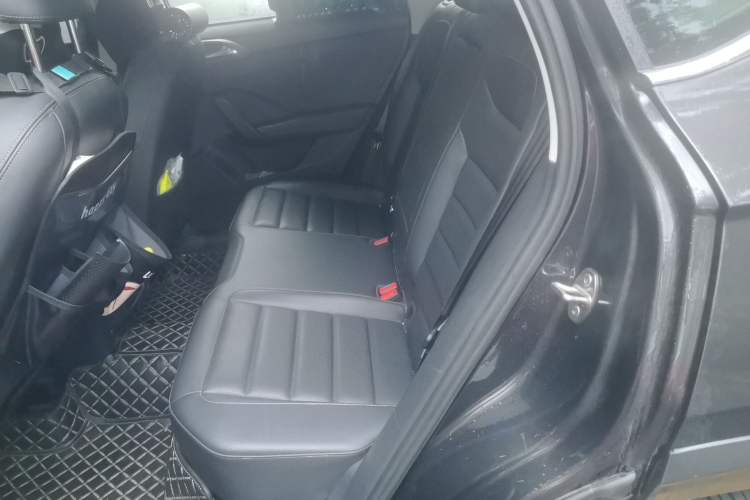 Used Volkswagen Tharu 2021 330TSI All-Wheel Drive Luxury PLUS Version Left Rear Seat
