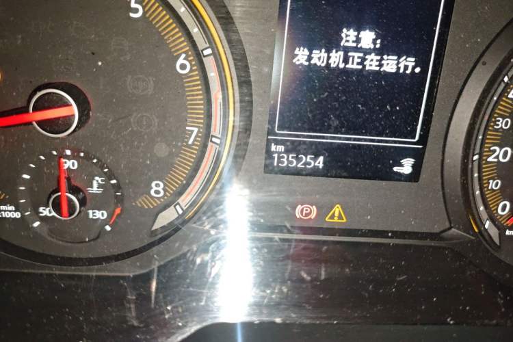 Used Volkswagen Tharu 2021 280TSI Two-Wheel-Drive Luxury Plus Edition Odometer Close Up