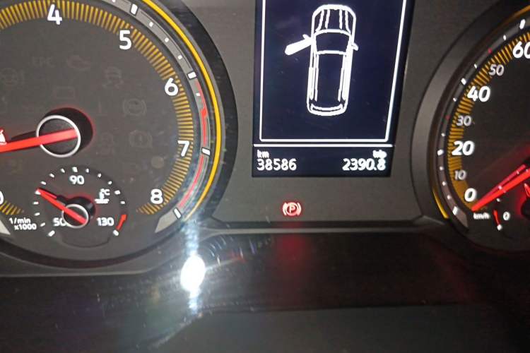 Used Volkswagen Tharu 2021 330TSI All-Wheel Drive Luxury PLUS Version Odometer Close Up