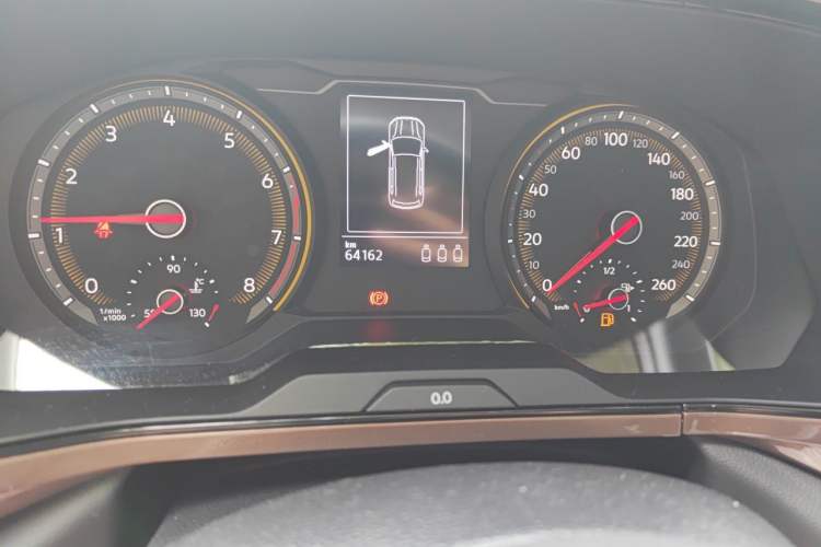 Used Volkswagen Tharu 2021 280TSI Two-Wheel-Drive Luxury Plus Edition Odometer Close Up