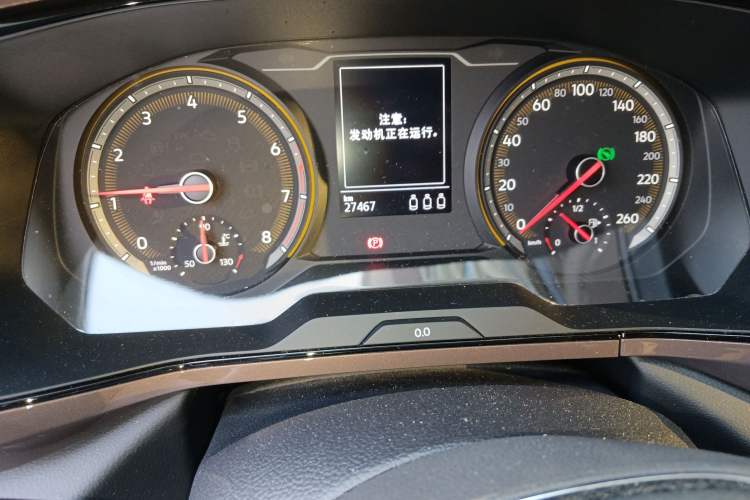 Used Volkswagen Tharu 2021 280TSI Two-Wheel-Drive Luxury Plus Edition Odometer Close Up