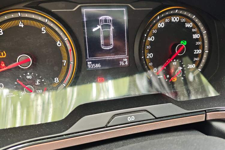 Used Volkswagen Tharu 2021 330TSI All-Wheel Drive Luxury PLUS Version Odometer Close Up