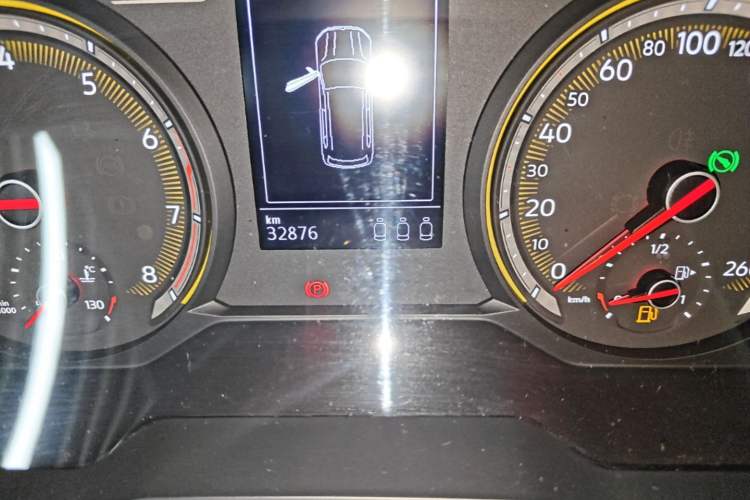 Used Volkswagen Tharu 2021 280TSI Two-Wheel-Drive Luxury Plus Edition Odometer Close Up