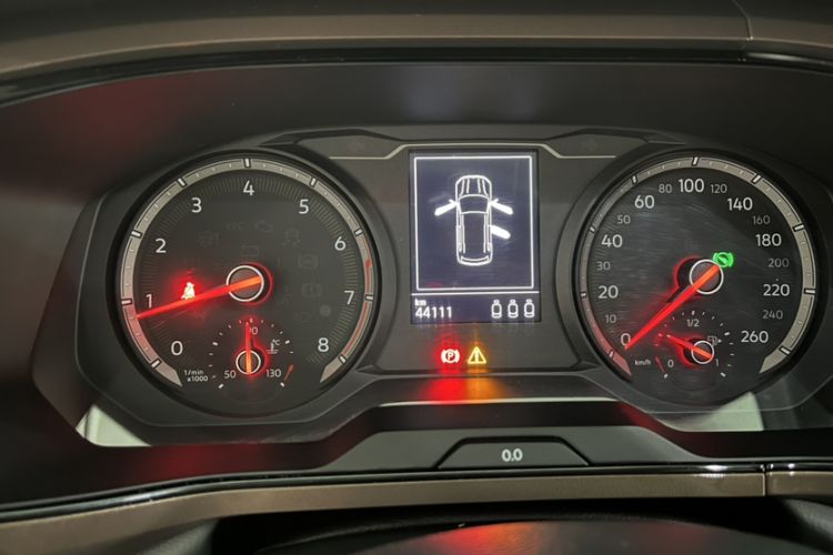 Used Volkswagen Tharu 2021 280TSI Two-Wheel-Drive Luxury Plus Edition Odometer Close Up