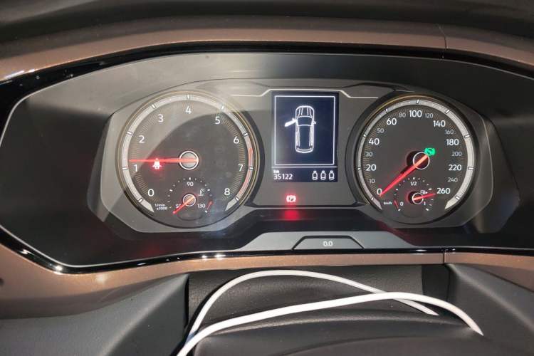 Used Volkswagen Tharu 2021 280TSI Two-Wheel-Drive Luxury Plus Edition Odometer Close Up