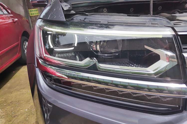 Used Volkswagen Tharu 2021 280TSI Two-Wheel-Drive Luxury Plus Edition Right Front Headlight