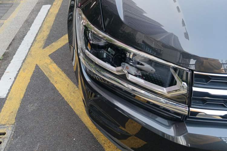 Used Volkswagen Tharu 2021 280TSI Two-Wheel-Drive Luxury Plus Edition Right Front Headlight