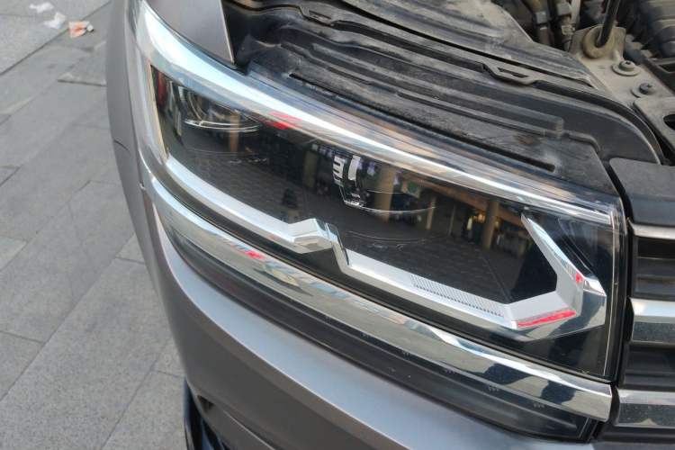Used Volkswagen Tharu 2021 280TSI Two-Wheel-Drive Luxury Plus Edition Right Front Headlight