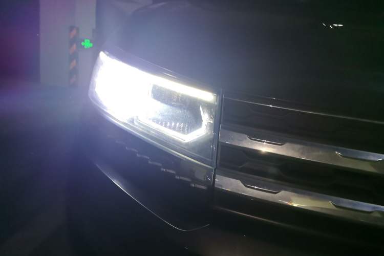 Used Volkswagen Tharu 2021 280TSI Two-Wheel-Drive Luxury Plus Edition Right Front Headlight